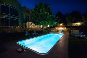 تختخواب و صبحانه Bruxelles Guesthouse Craiova