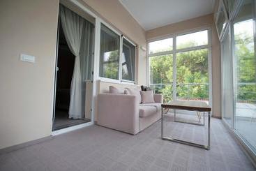 تختخواب و صبحانه Bruxelles Guesthouse Craiova