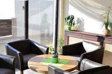 تختخواب و صبحانه Pensiune Restaurant Flamingo