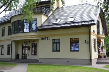 مسافرخانه City Center Kaķis B&b
