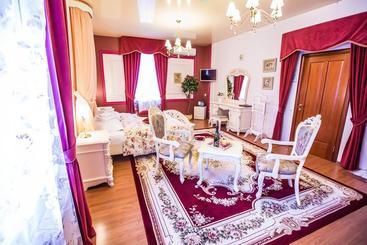 هتل 13 Chairs Boutique