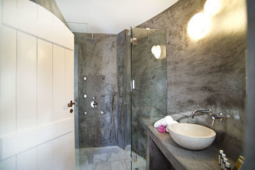 هتل Avista Suites