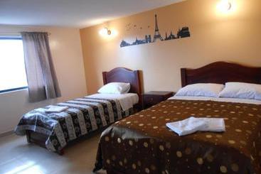 هتل Hostal Mitad Del Mundo