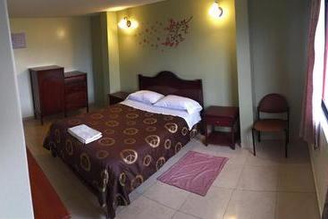 هتل Hostal Mitad Del Mundo