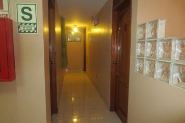 هتل Amanecer Inn
