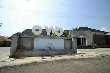 هتل Oyo 680 Grhadika Jodipati