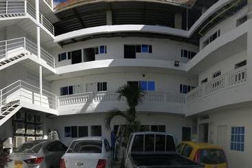 هتل Y Restaurante La Quinta