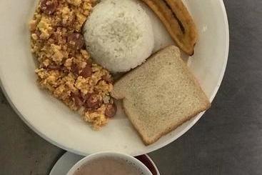 هتل Y Restaurante La Quinta
