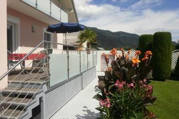 هتل Haus Thon