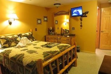 هتل Three Seasons Condo