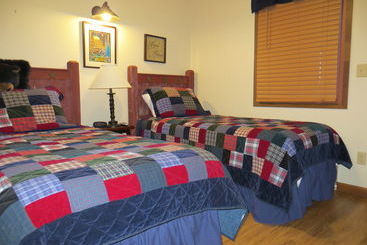 هتل Three Seasons Condo