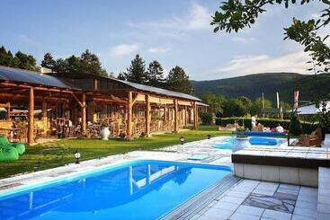 تختخواب و صبحانه Zdravkovac Country Club