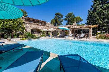 تختخواب و صبحانه Domaine L'helion
