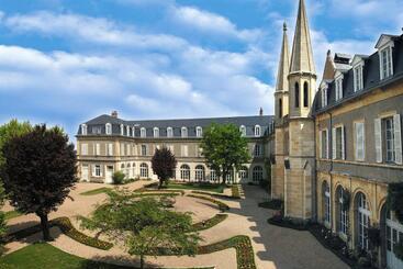 مبيت وإفطار Espace Bernadette Soubirous Nevers