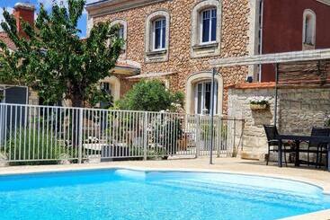 ベッドアンドブレックファースト La Villa Des Roses Gîte Chambres D Hôtes Piscine Chauffée