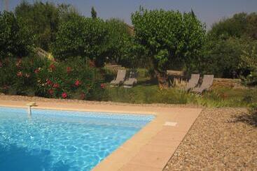مبيت وإفطار Mas De La Garrigue