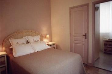 تختخواب و صبحانه Chambres D'hotes La Raspeliere