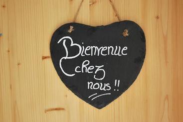 تختخواب و صبحانه Chambres D'hôtes Les Vignes