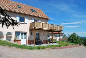 تختخواب و صبحانه Chambres D'hôtes Les Vignes