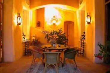 تختخواب و صبحانه Maison D'hôtes Mas De Barbut