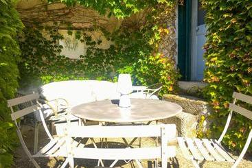 تختخواب و صبحانه Maison D'hôtes Mas De Barbut