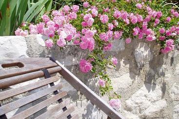 تختخواب و صبحانه La Maison De Marguerite