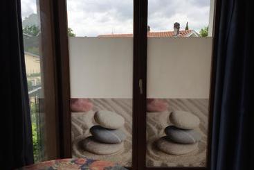 هتل Hôtel Studios Les Acacias