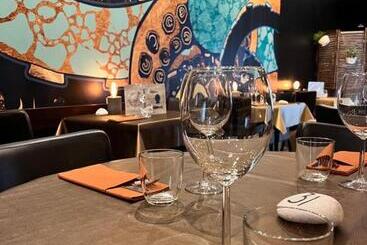 هتل Les Enfants Terribles