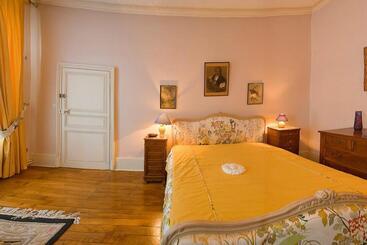 مبيت وإفطار Amphore Du Berry