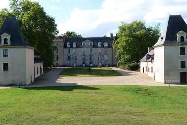 مبيت وإفطار Château Du Golf De La Freslonnière