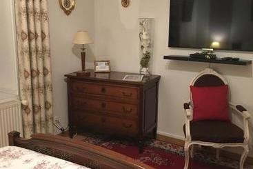 تختخواب و صبحانه L'orangerie