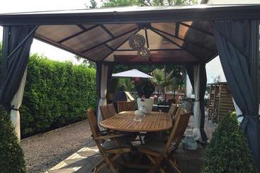 تختخواب و صبحانه L'orangerie