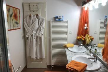 تختخواب و صبحانه L'orangerie