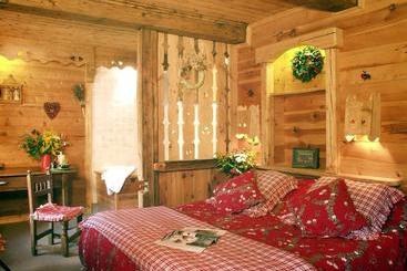 هتل Les Chalets Hôtel De La Croix Fry