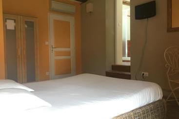 تختخواب و صبحانه Chambre D'hôtes Take Off