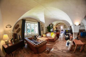 هتل Hôtel La Mayt