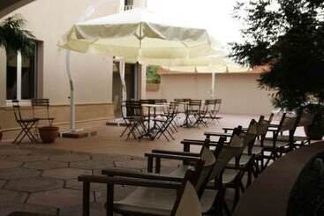 هتل Hôtel Majuscule