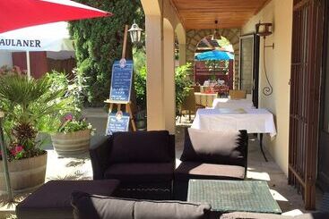 בית מלון כפרי La Bastide De Pont Royal