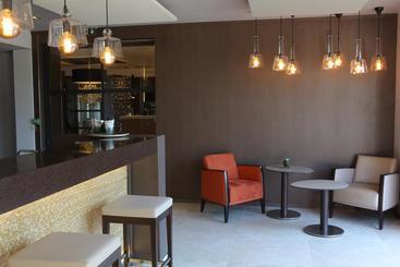 هتل Relais Saint Jacques  Chateauroux