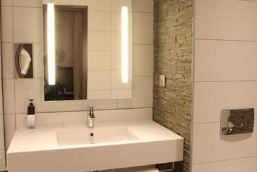 هتل Relais Saint Jacques  Chateauroux