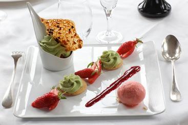 هتل Relais Saint Jacques  Chateauroux