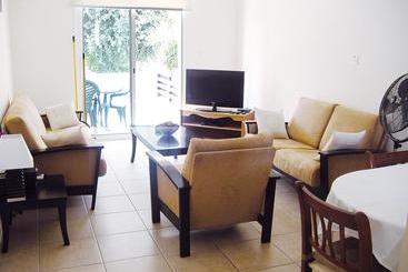 2 Bedrooms Apartment With Shared Pool And Wifi At Mandria 1 Km Away From The Beach