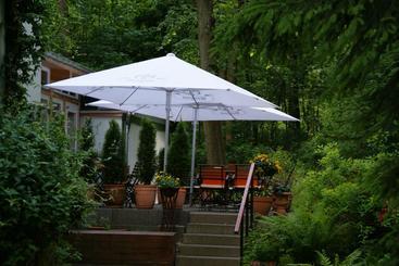 هتل Land & Gasthof Forsthaus