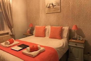 تختخواب و صبحانه Cliveden Guest House