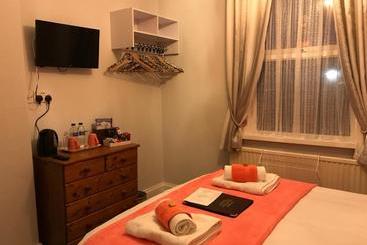 تختخواب و صبحانه Cliveden Guest House