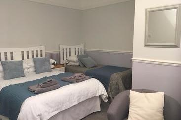 تختخواب و صبحانه Southern Comfort Guest House