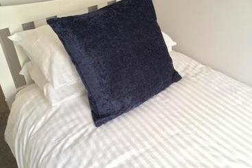 تختخواب و صبحانه Southern Comfort Guest House