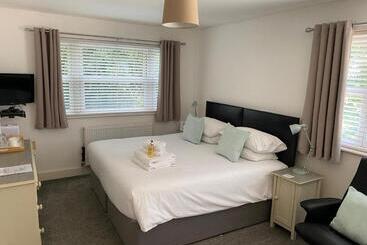 ベッドアンドブレックファースト Tirah Guest House