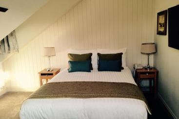 هتل The George At Baldock