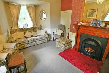 تختخواب و صبحانه Calcutts House